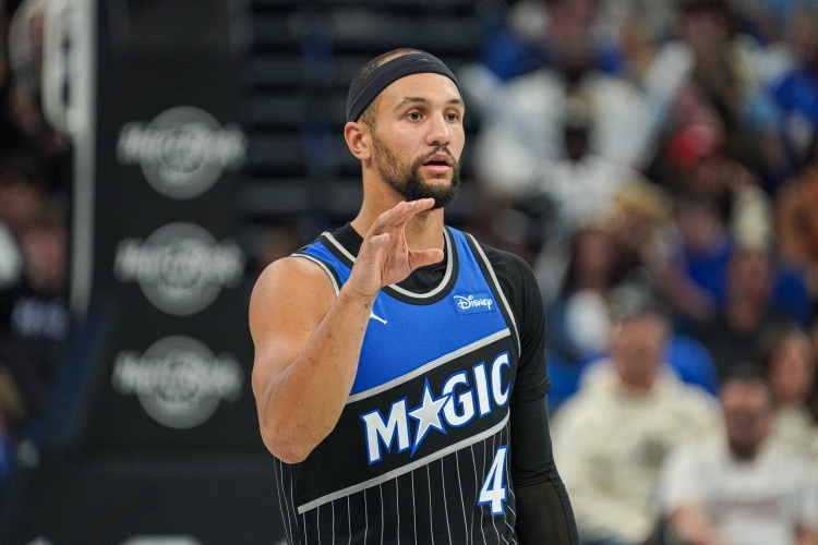 攻防兼?zhèn)洌∷_格斯首節(jié)7中4拿到10分2助1斷1帽 三分5中2